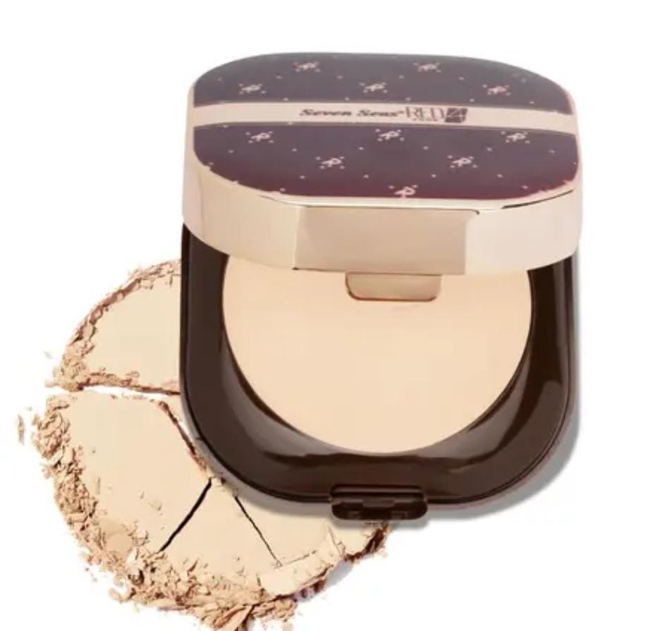 Red4 Stay Weightless Compact Powder | Shade 02 | Oil-Free | Perfect Coverage | For Women - Image 2