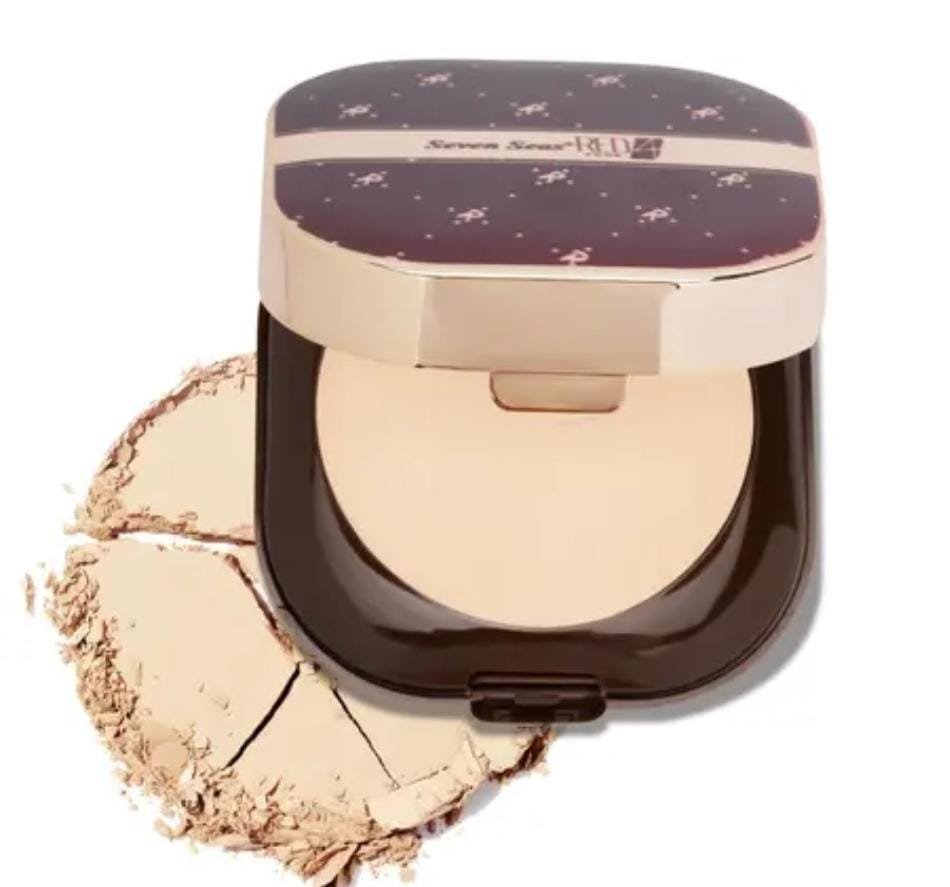 Red4 Stay Weightless Compact Powder | Shade 01 | Oil-Free | Perfect Coverage | For Women - Image 3