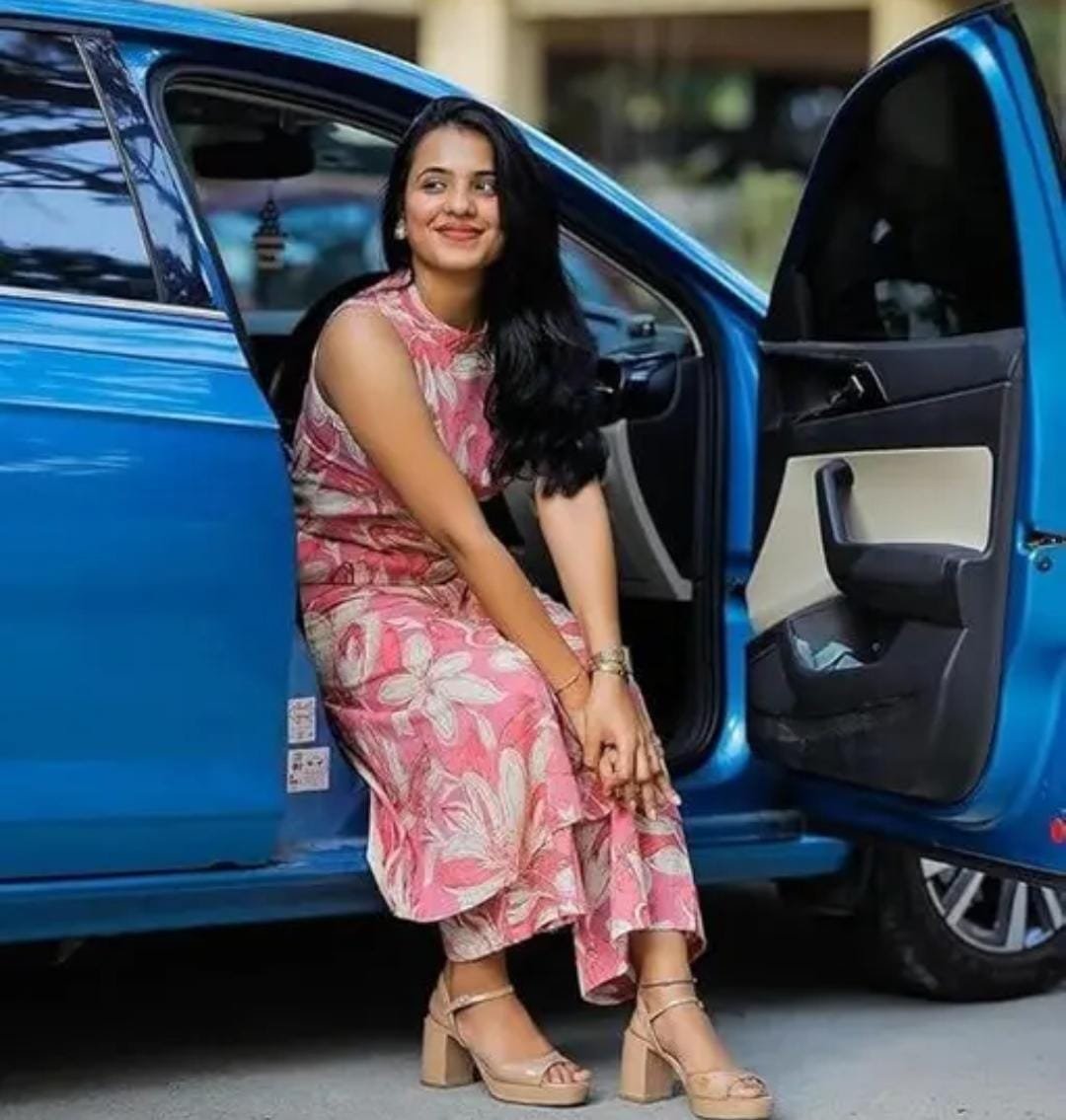 Women Pink Botanical Kurta Set with Palazzo - Image 2